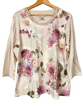 Mauve & Cream Floral Top Sparkle Neckline Detail
